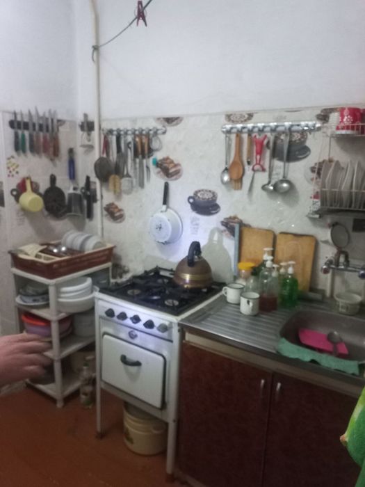 Chirchiq shahar Uy Sotiladi 3 mikrarayon