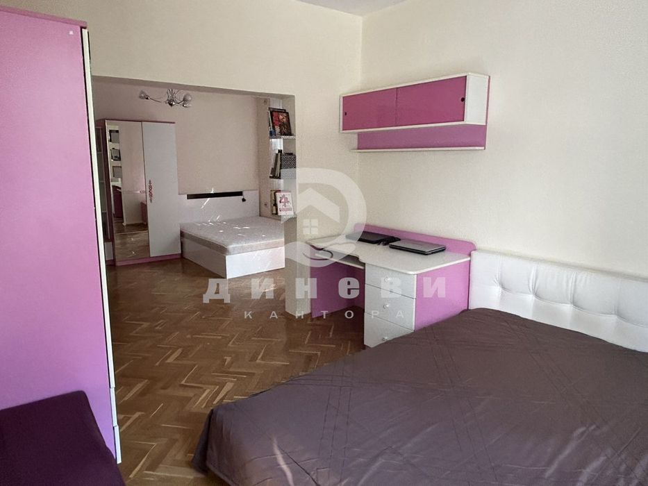 Четиристаен апартамент в центъра