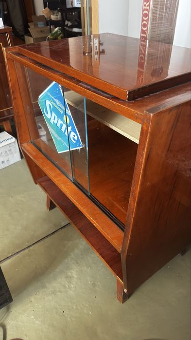Vand doua piese de mobilier