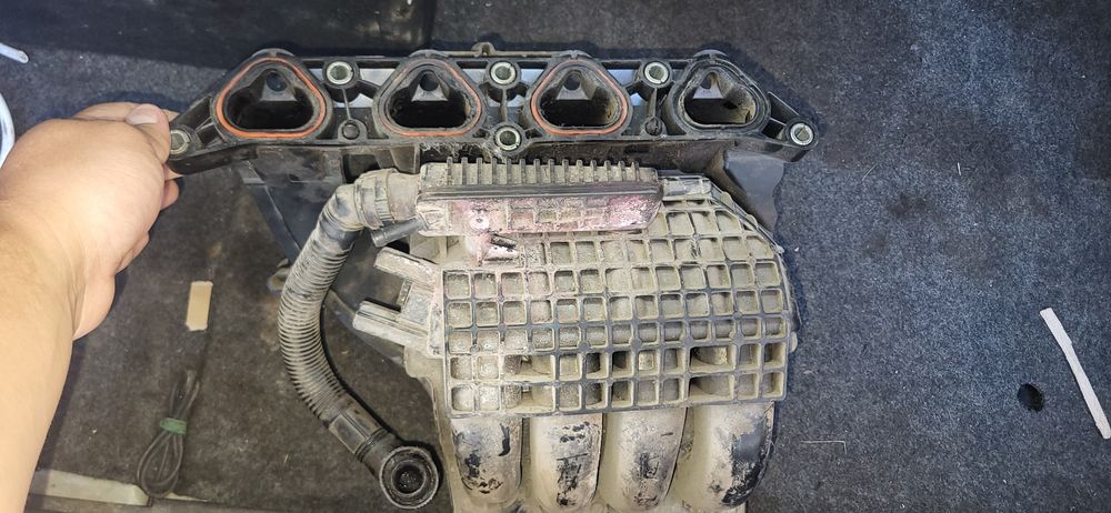 Продам впускной колектор