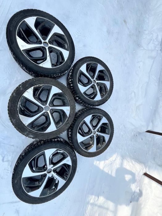 Продам диски шинами на R19