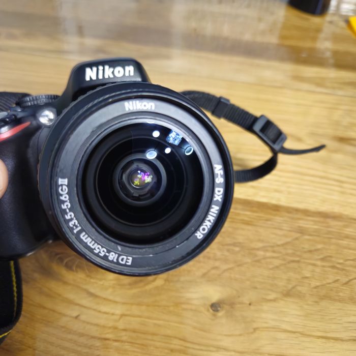 Aparat foto DSLR Nikon D5100 si blitz Yougnuo