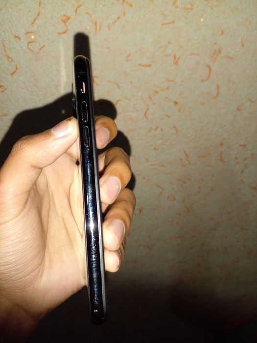 Iphone x holati rasmda