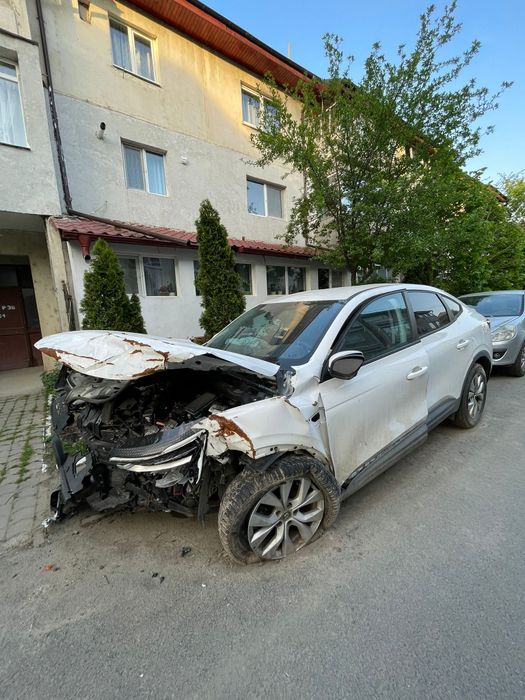 Renault Arkana avariat
