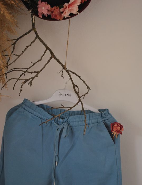 Pantaloni damă lejeri Tencel 100% – Stil Wide Leg – Talie inalta
Ad