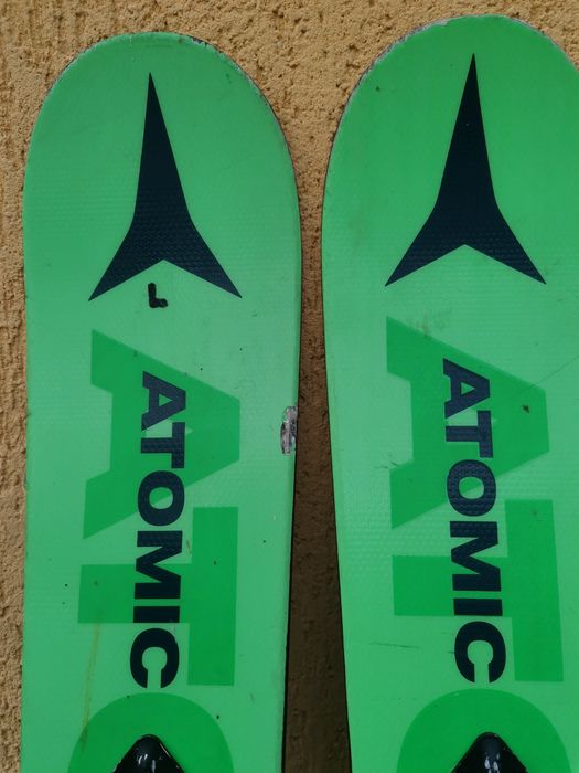 Skiuri de vânzare ATOMIC X9