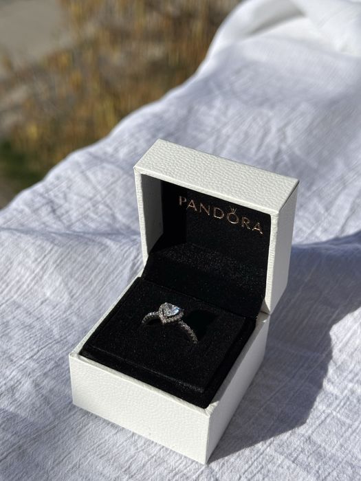 Inel pandora inima alba in relief