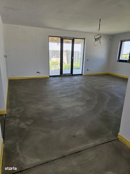 Casa nouă cu 4 camere, 380mp teren, lac