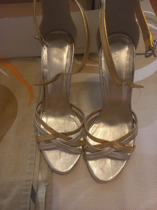 Vând sandale Aliss Schoes