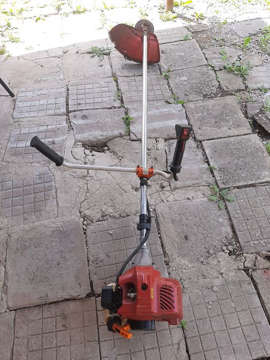 Продавам моторна косачка MTD BC 43