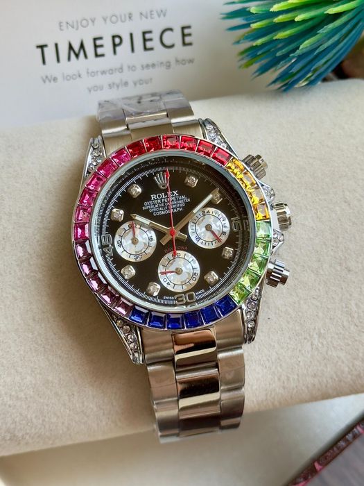 Дамски часовник с камъни