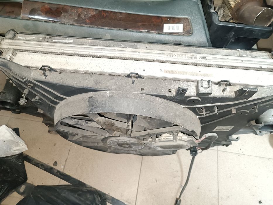 Комплект радиатори с охлаждаща перка за Volvo XC70, 2001g