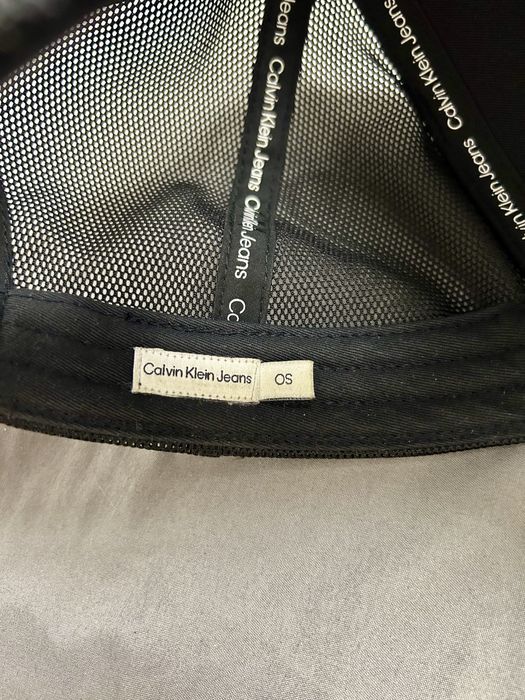 Шапка Calvin Klein Jeans