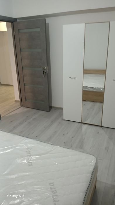 Închiriez apartament cu 3 camere