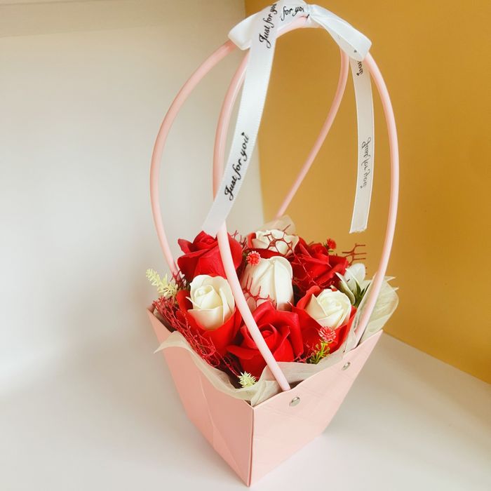 Буквет от сапунени рози за свети Валенти,8 март,Рожден ден,имен ден