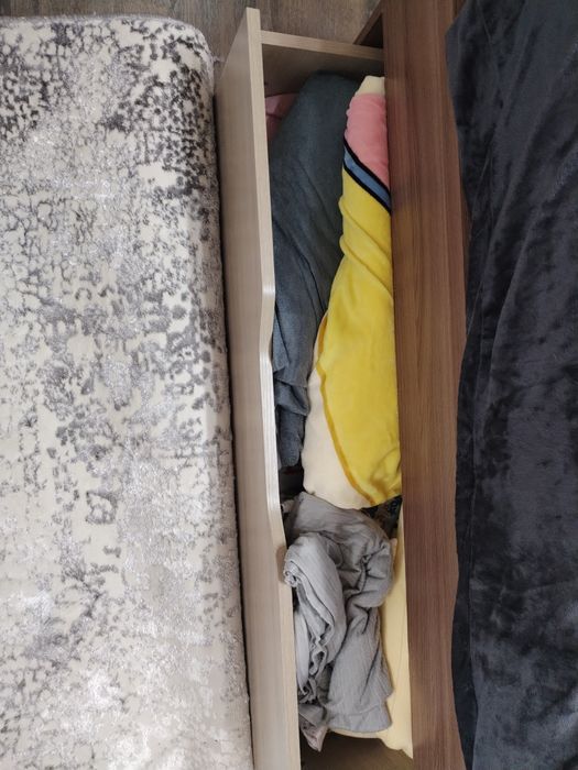 Кровать с матрасом