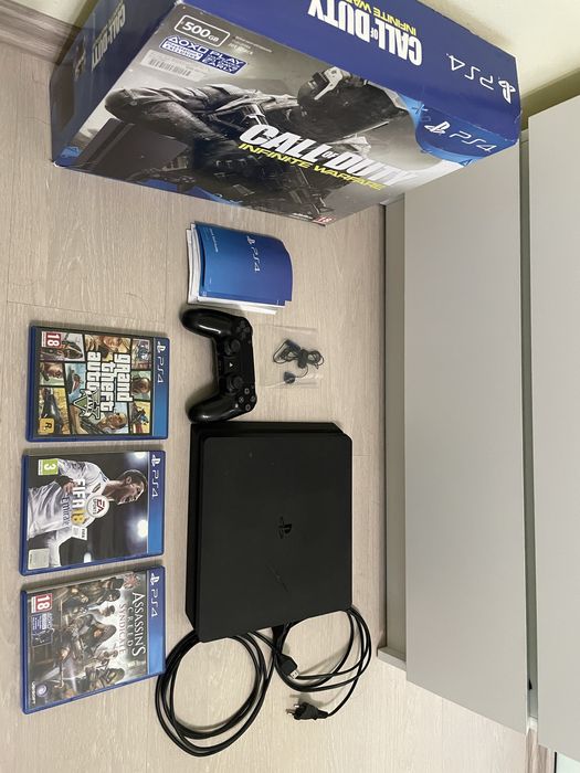 Playstation 4 Slim с акаунт пълен с игри