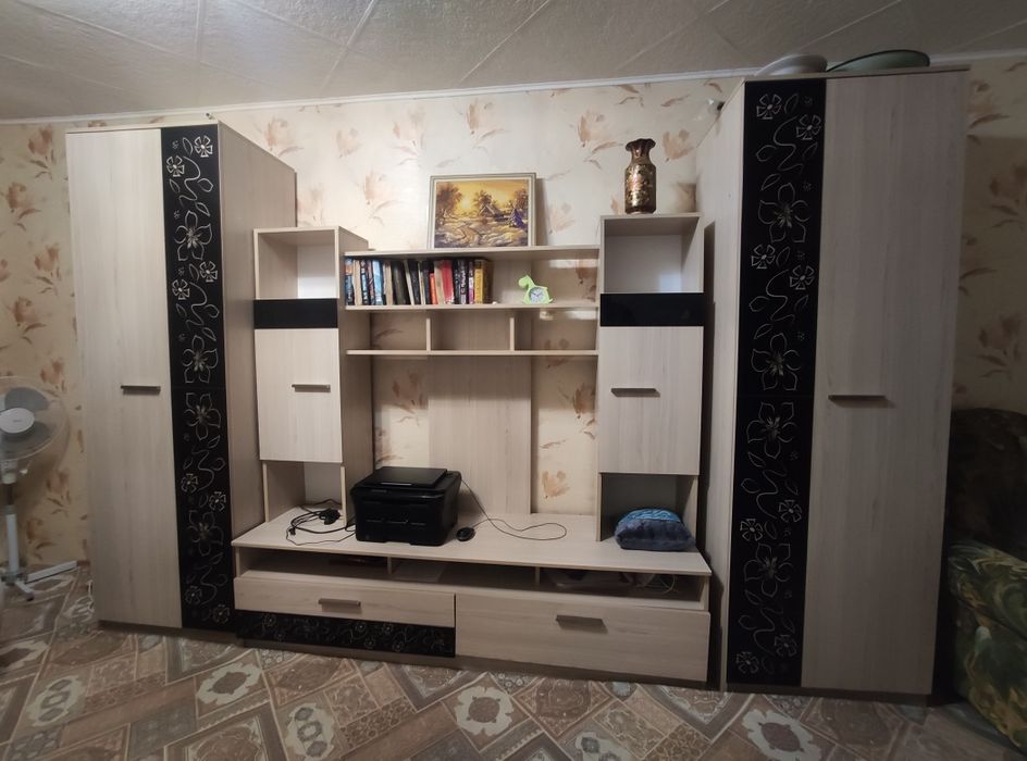 Стенка со шкафами