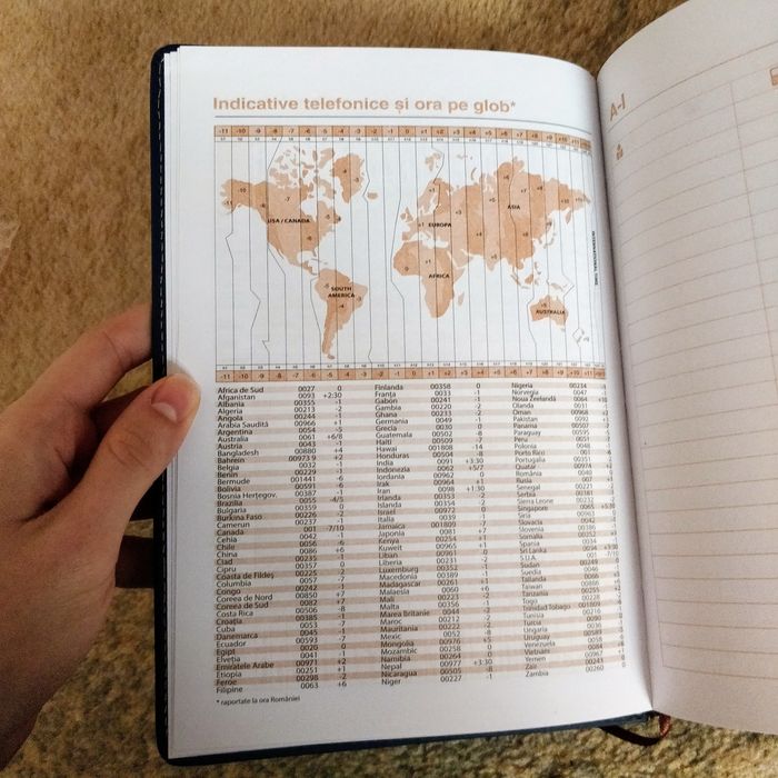 Agendă nouă (fără an) cu hartă și calendar