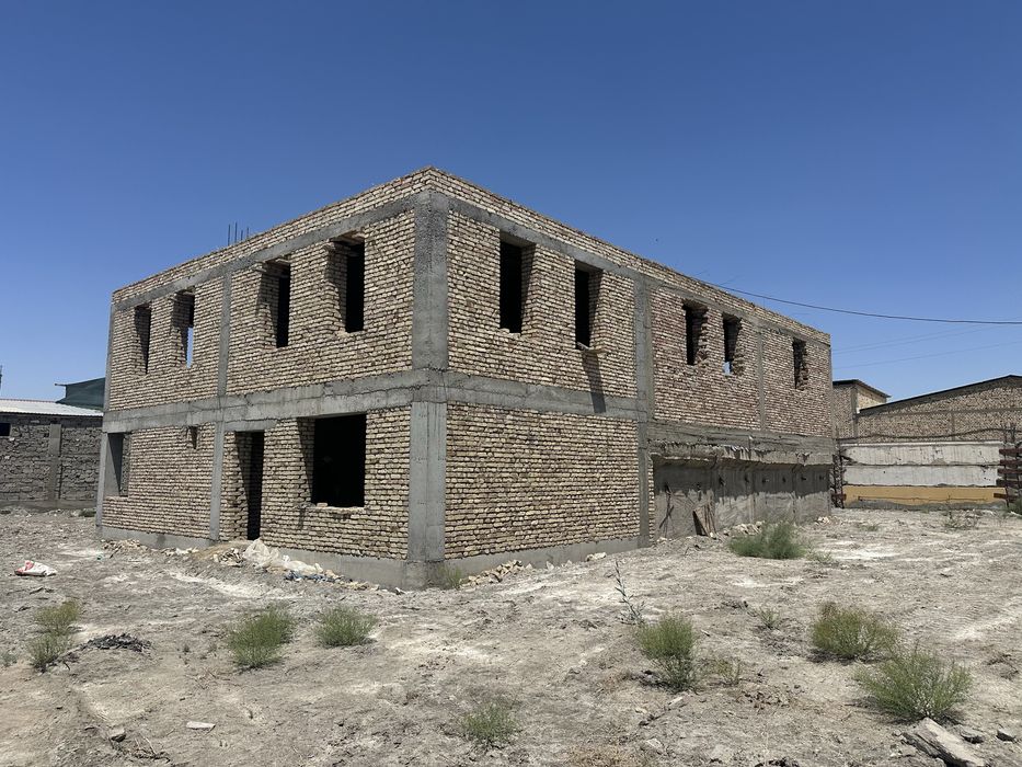 Ишлаб чикариш, химат курсатиш, склад учун мулжалланган жой сотилади!