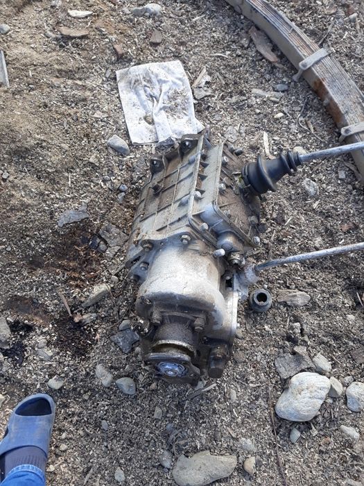 Cutie viteze aro 4 + 1 trepte.