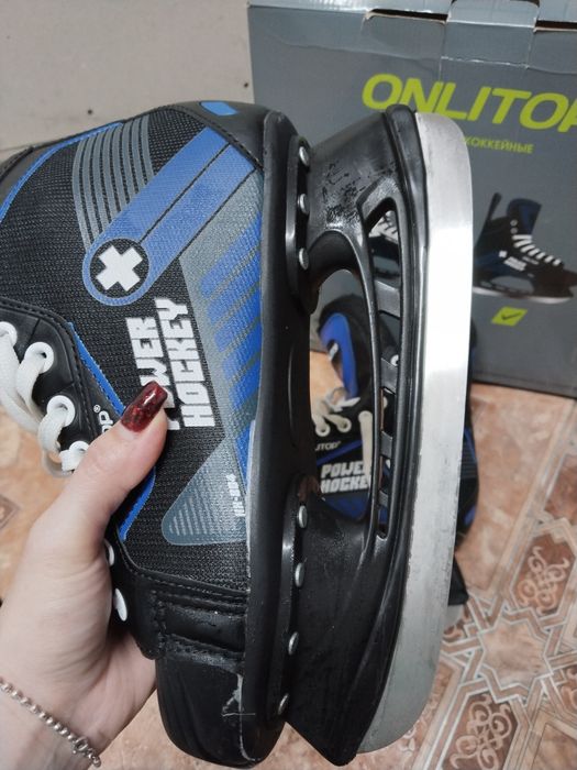 Коньки хоккейные