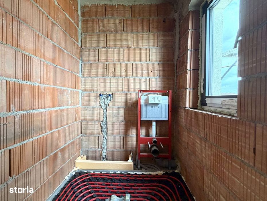 Duplex despartit prin camera tehnica, 5 camere, teren de 308 in Sanand