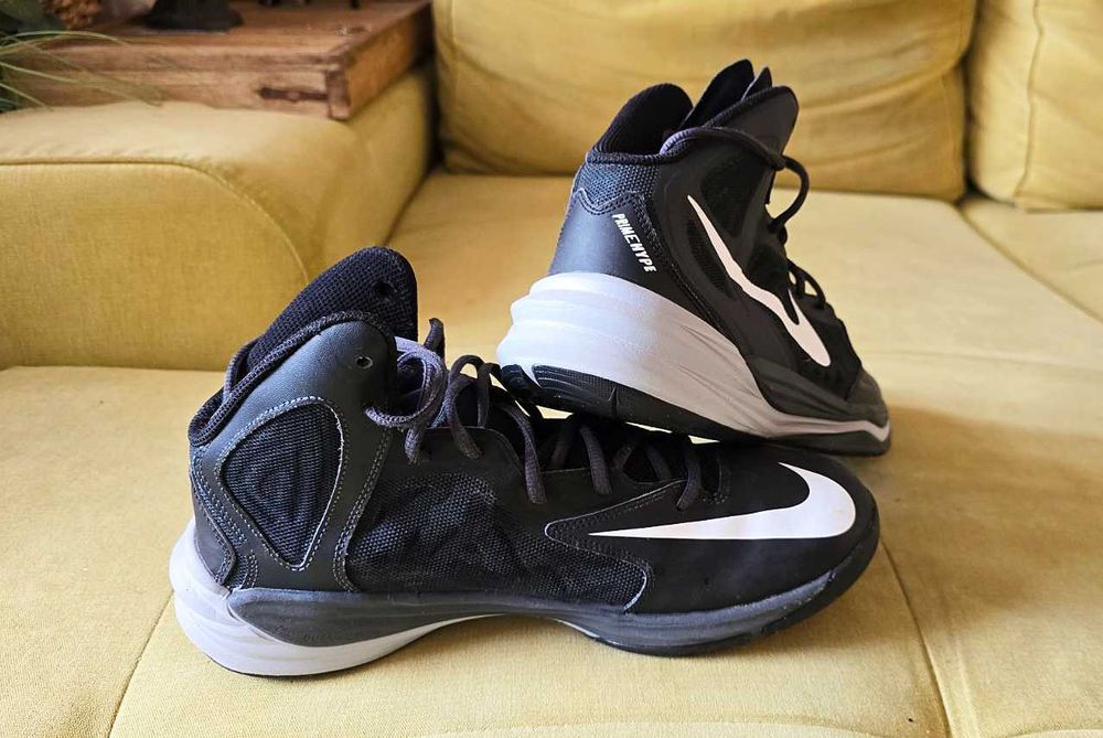 NIKE нови баскетболни обувки 44.5 номер маратонки за баскетбол