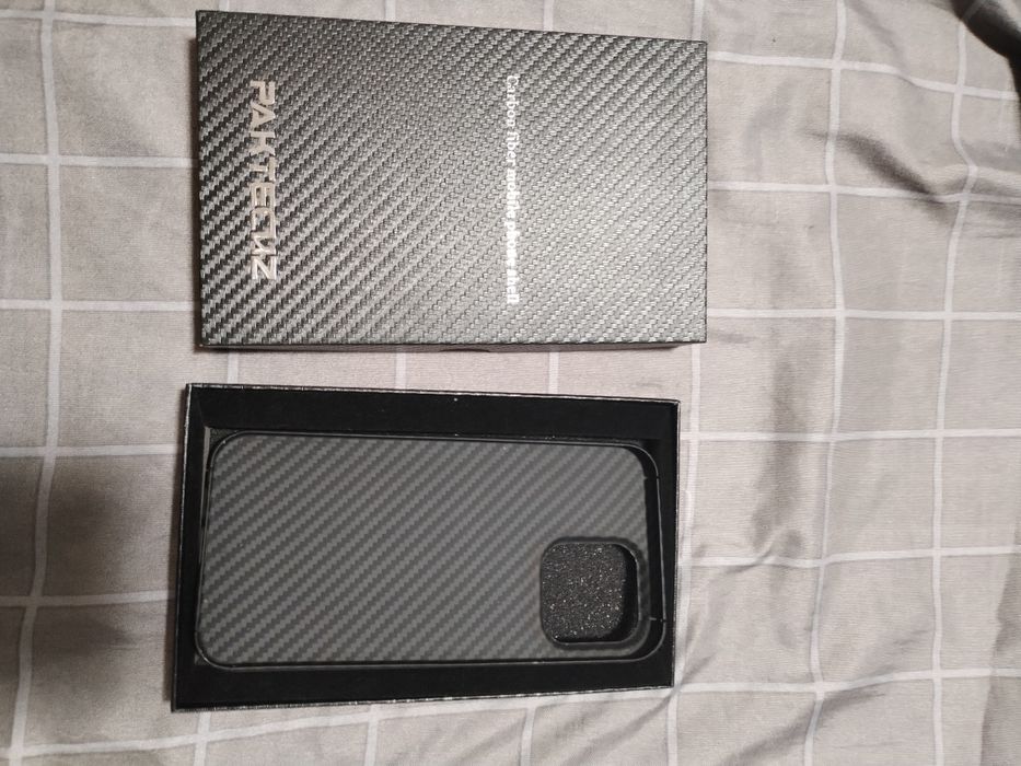 Vând husa din carbon  IPhone 15 pro max