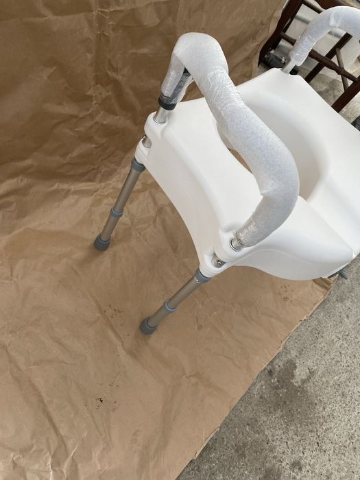 Inaltator toaleta 12cm cu manere si picioare