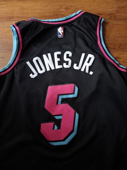 Nike JONES JR. потник M размер.