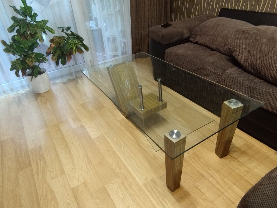 Дизайнерска Стъклена маса