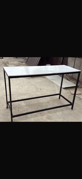 Стол в хорошом рабочем состоянии