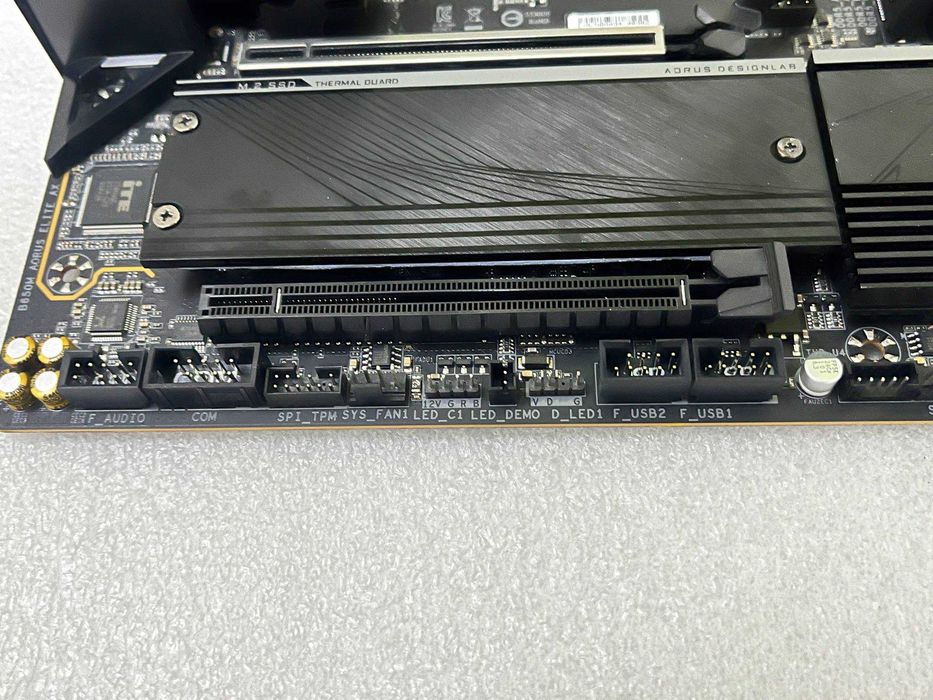 Матплата Gigabyte B650M Aorus Elite AX