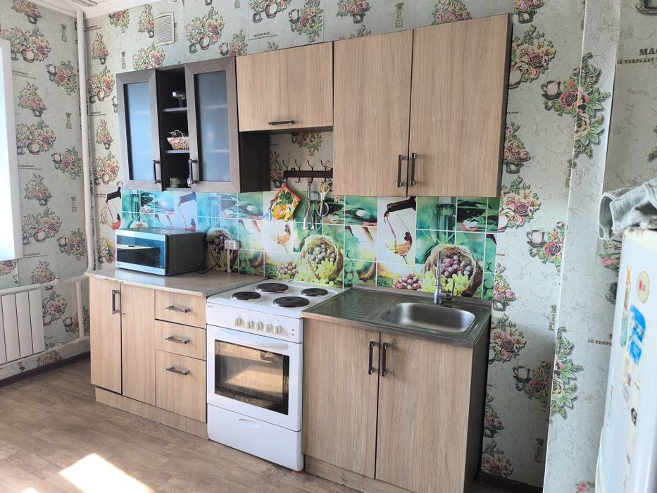 Продается кухонный гарнитур 2,40.