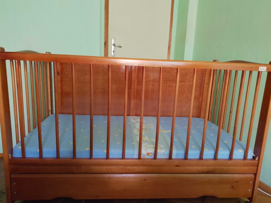 Бебешко легло (дървено)