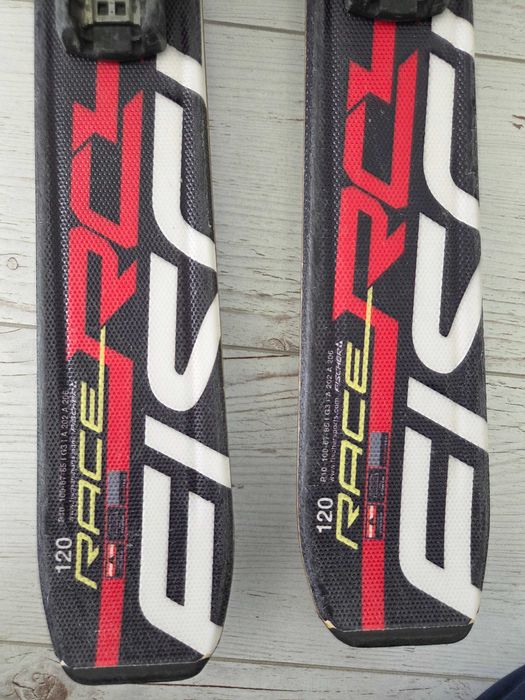 Vând schiuri Fischer Race 120 cm în stare bună