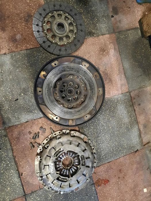 kit ambreiaj volanta placa disc bmw seria 3 e90 e91 2.0d n47 seria 1 e