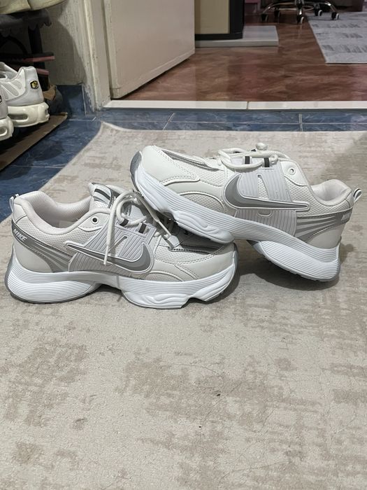 Маратонки Nike ..