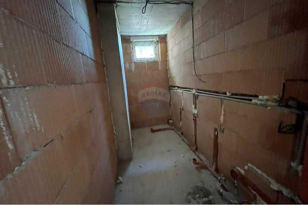 Продава се Тристаен апартамент в Шумен, Пазара - 97 кв.м за 1150 €/кв.м - Снимка #7