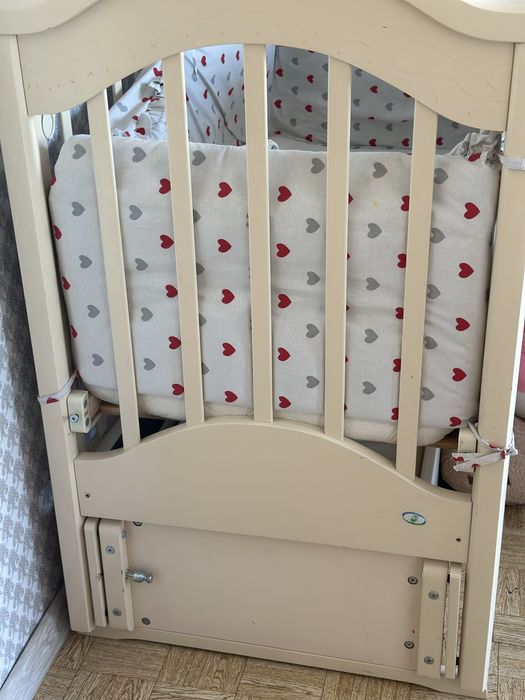 Манеж детская с маятником