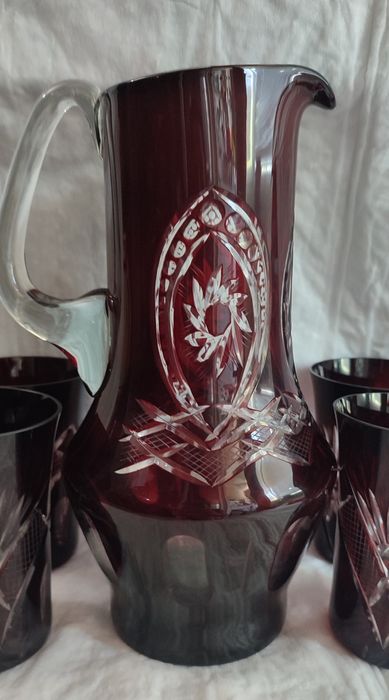 Старинен кристален сервиз за вино