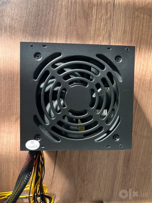 Deyarli YANGI блок питания 650W (PC-POWER)