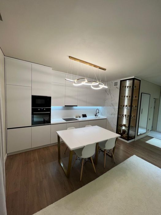 продам стол и стулья