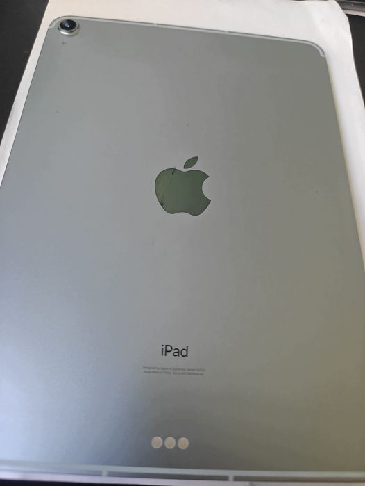 Продава iPad Air 4