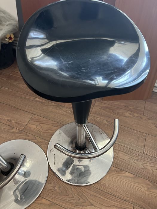 scaune de bar reglabile pe inaltime si care se roteac 360