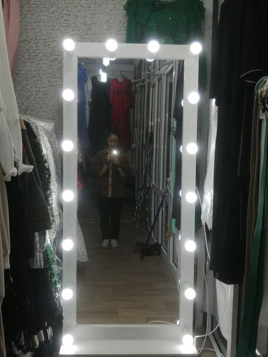 Светяюшися зеркало