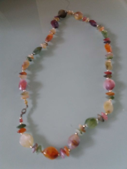 colier agate mov si verzi  -100 lei si colier negru cu pietre - 50 lei