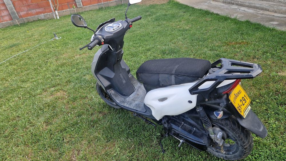 De vânzare scuter 2timpi preț 3200 RON  pt info tel.0752498690