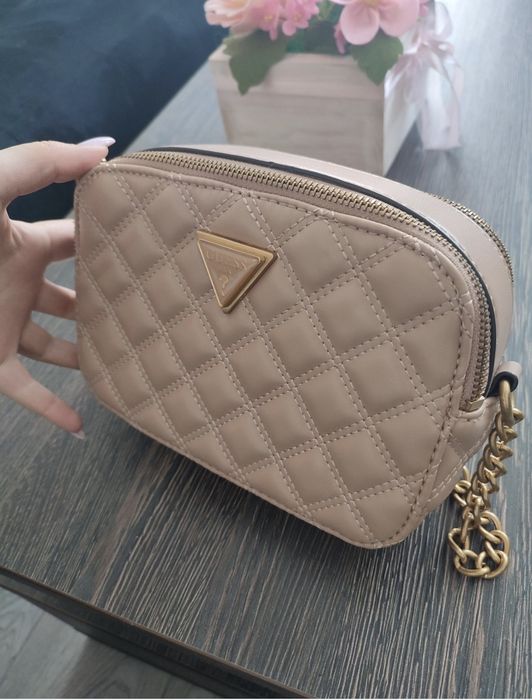 Дамска чанта Guess